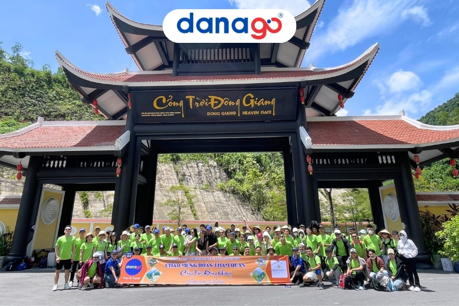 Đoàn 100 khách của DANAGO check-in Cổng Trời Đông Giang