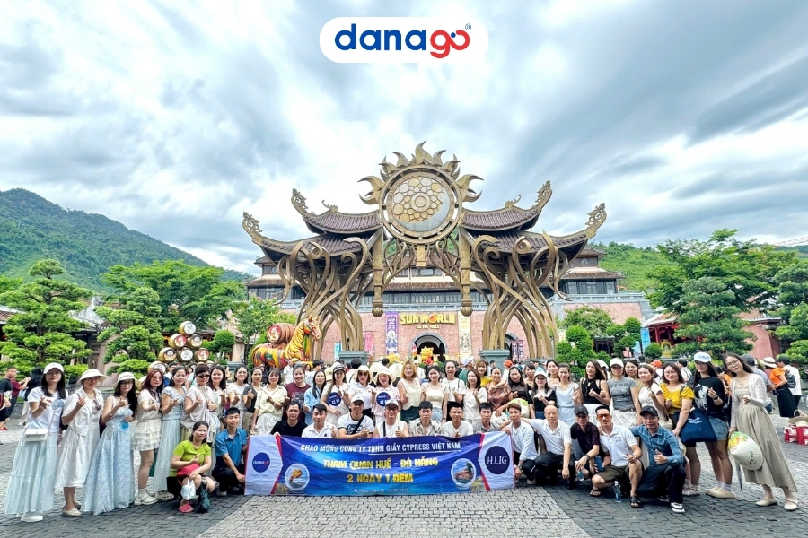 Tham quan Bà Nà Hills trong tour của DANAGO