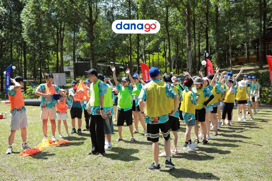 Đoàn khách của DANAGO chơi teambuilding và trượt thác tại Hòa Phú Thành