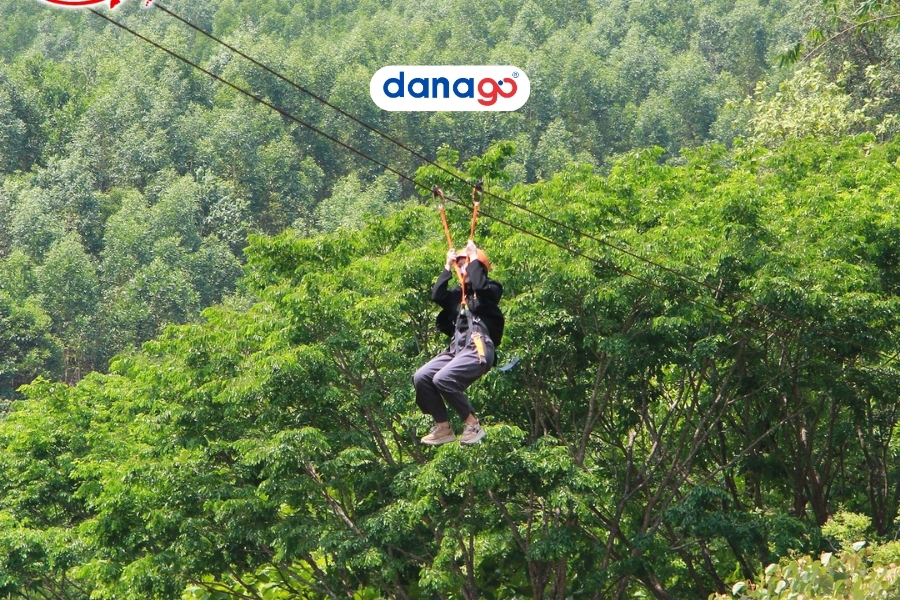 Trải nghiệm trượt Zipline tại Hòa Phú Thành
